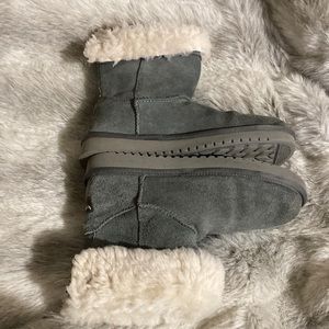 Koolaburra By UGG Womens Andrah Short Suede Boots Size 8 Gray Bow Shearl…